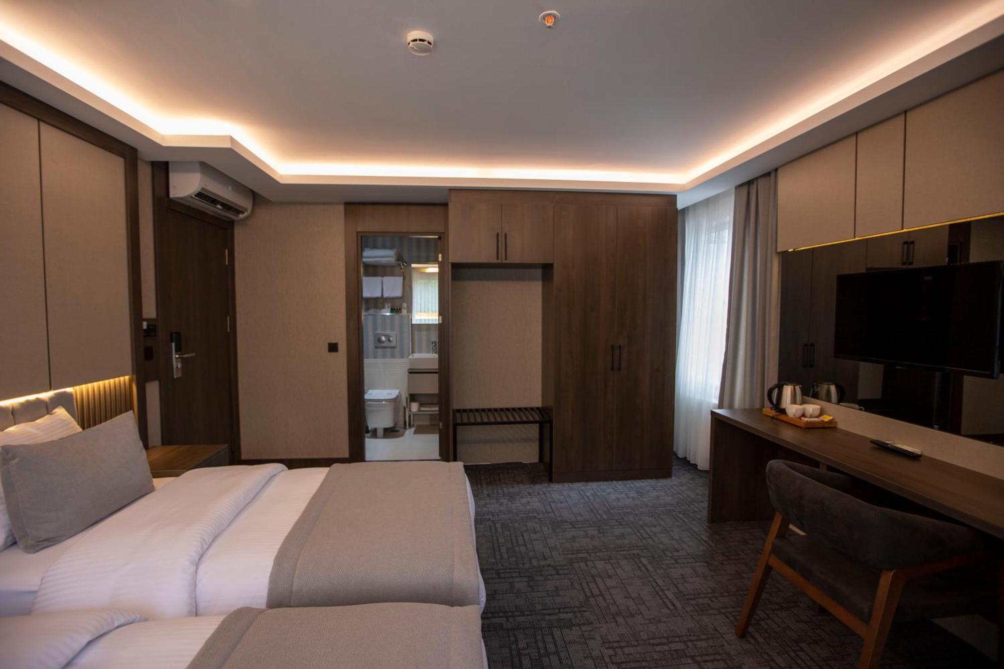 Otel The 4*